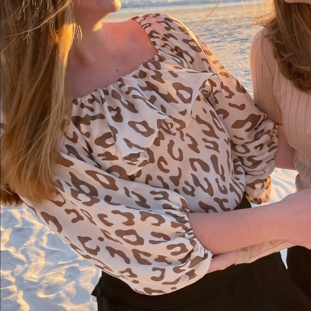 brown leopard print top!!